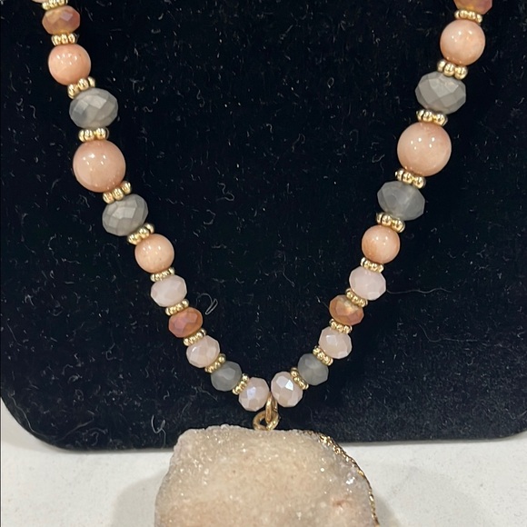 Cream Beaded Necklace with Gold Chain and Natural Stone Pendant - Picture 3 of 14